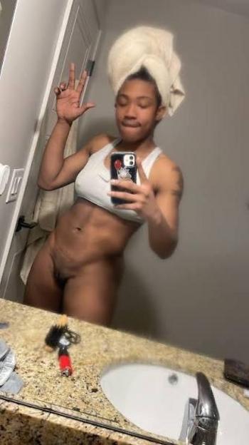 Regina, 22  female escort, Auburn