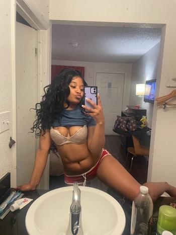 Alora, 24  female escort, Auburn